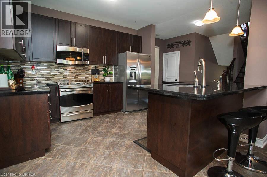 10 BISSET Avenue - 16