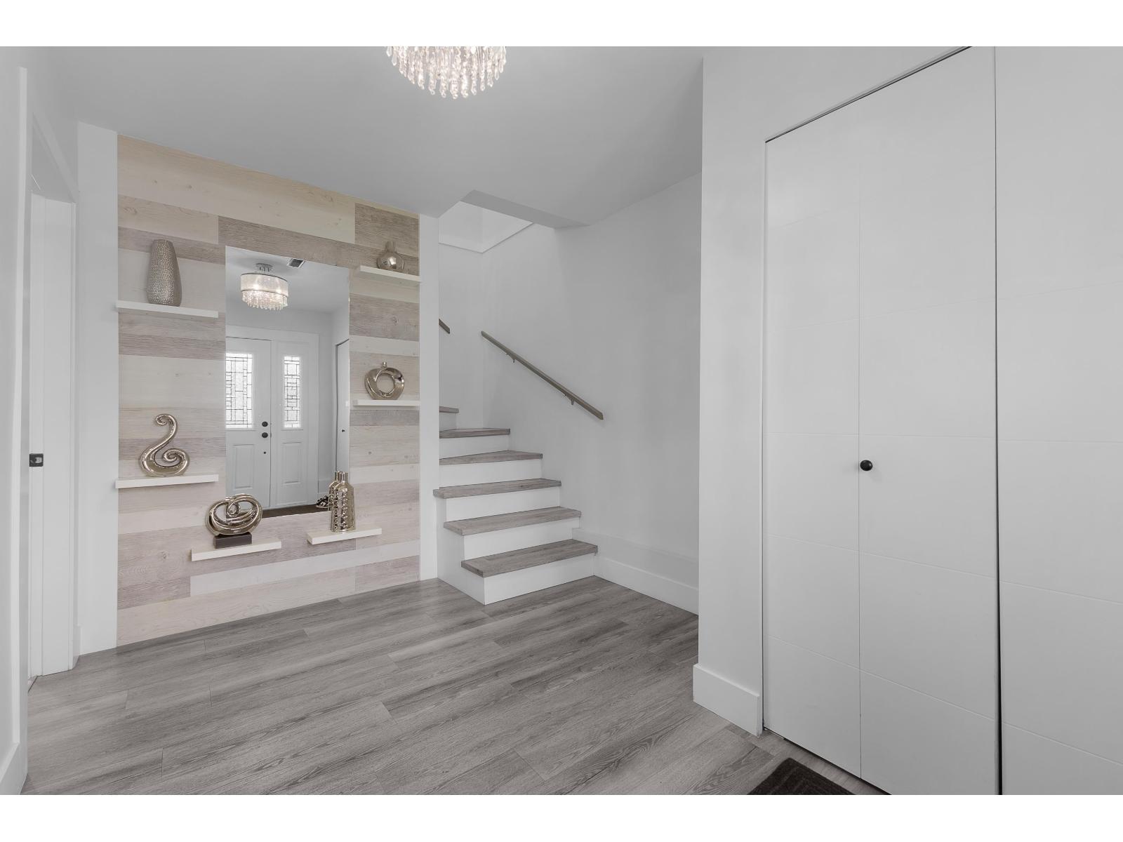 7432 115A Street - photo 2