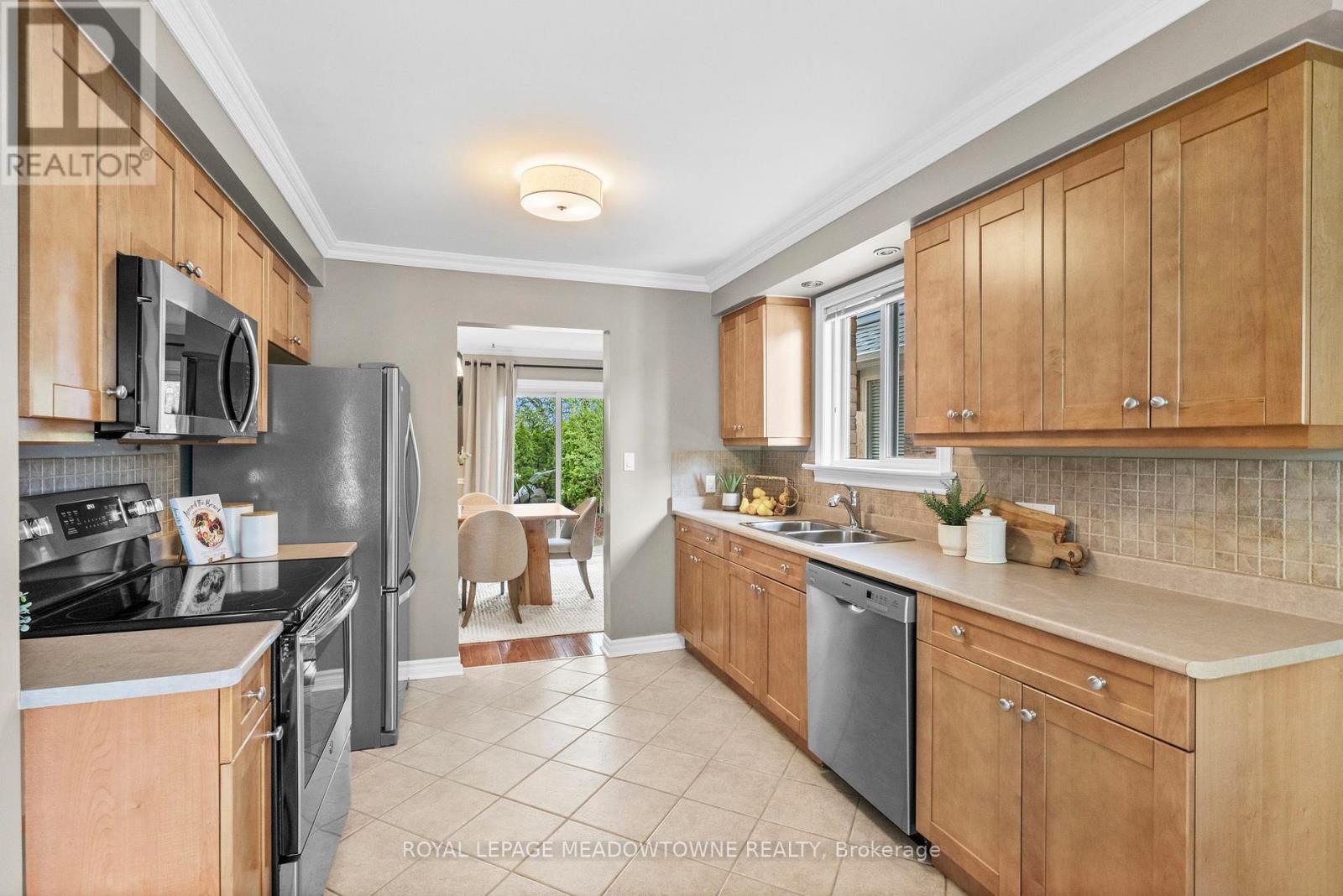 105 LAURIER AVENUE - 8