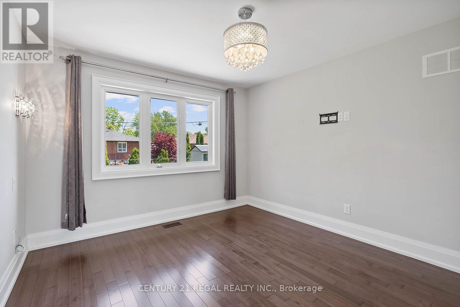 18 ROWSE CRESCENT - 17
