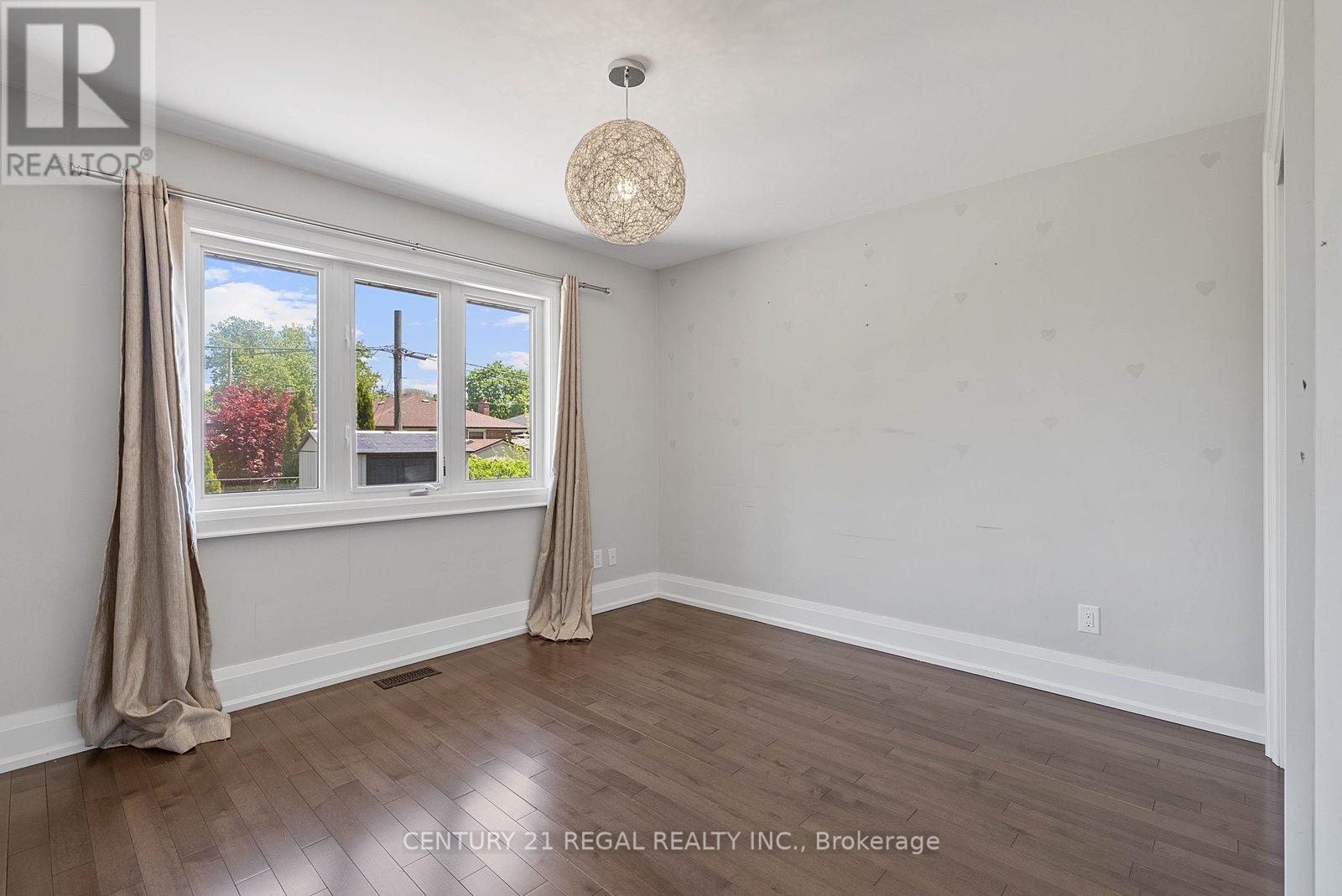 18 ROWSE CRESCENT - 21