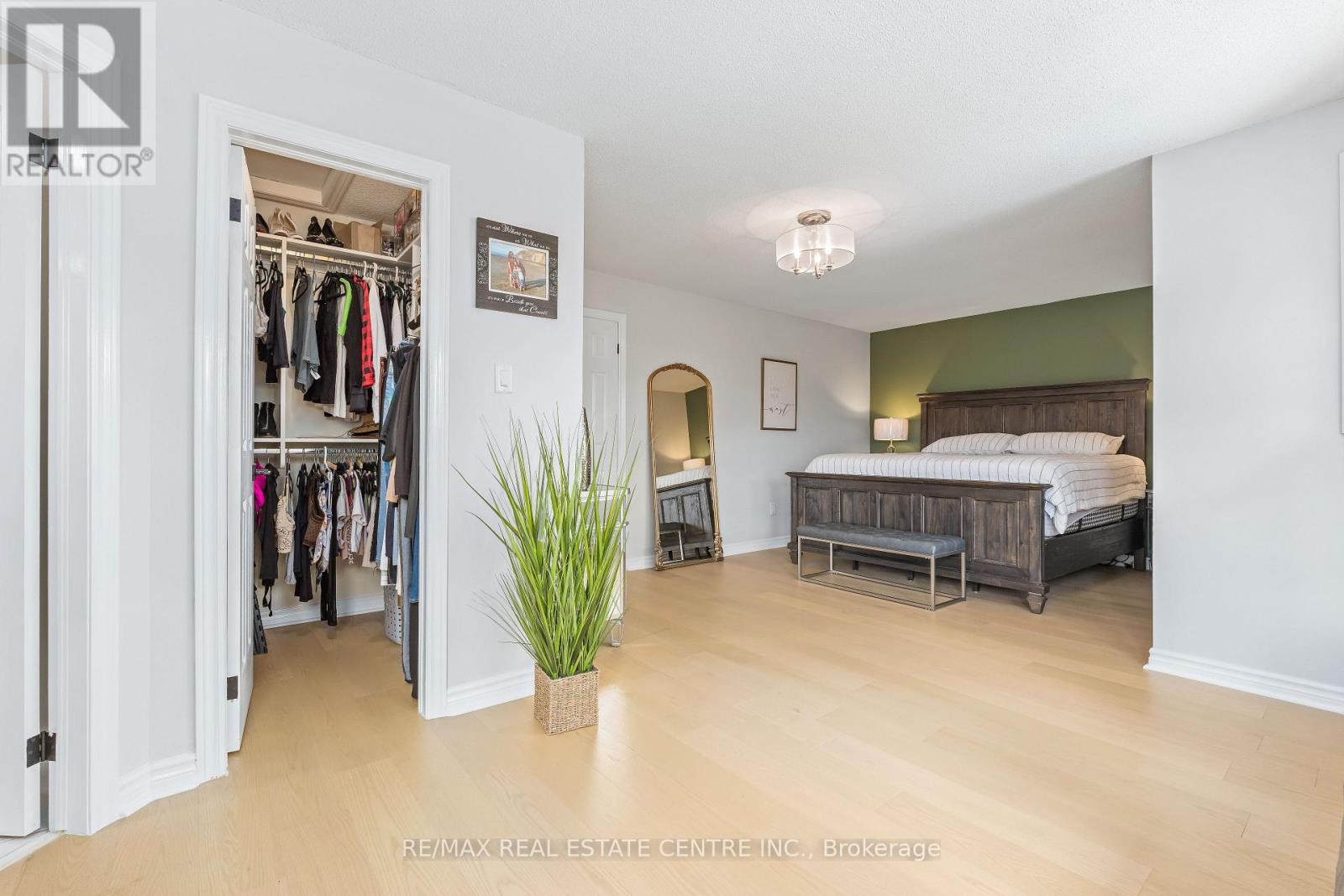 20 NIXON CRESCENT - 26