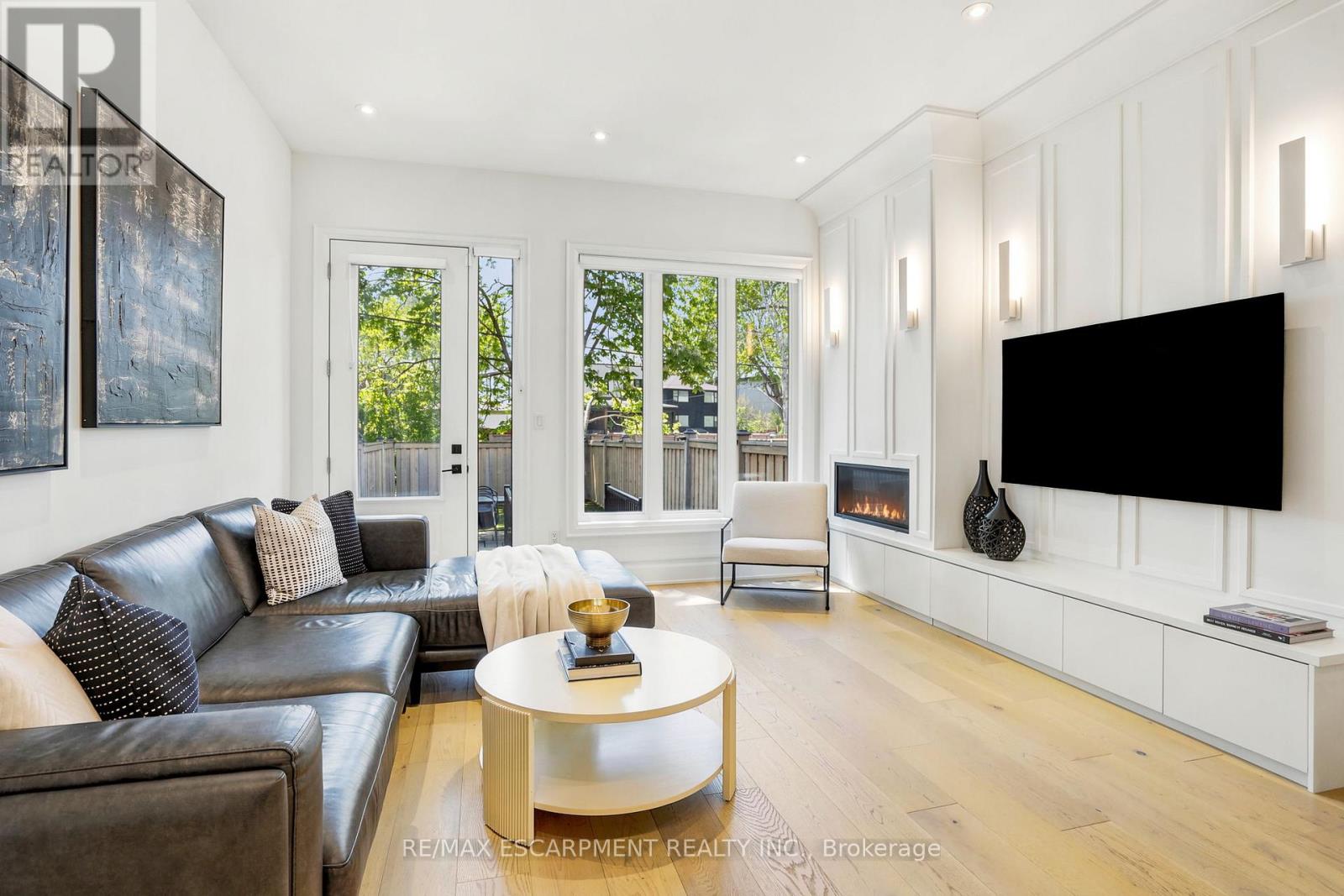 38A MAPLE AVENUE N - 11