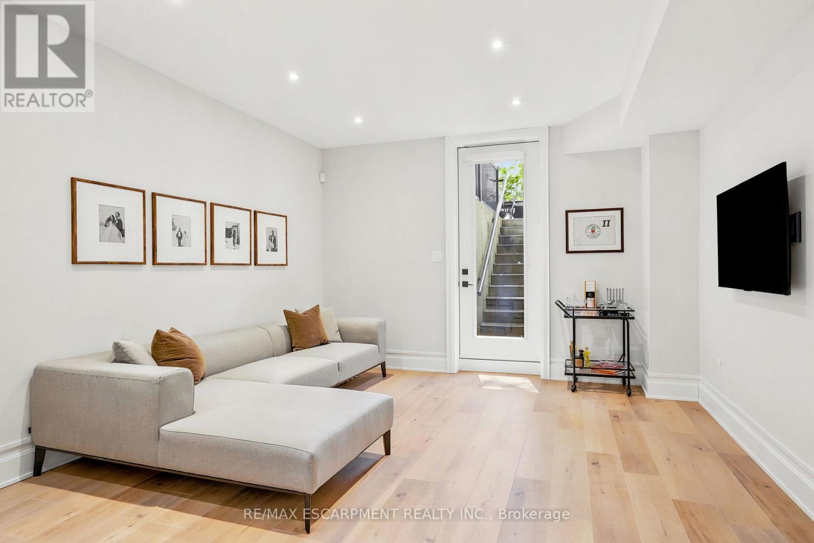 38A MAPLE AVENUE N - 33