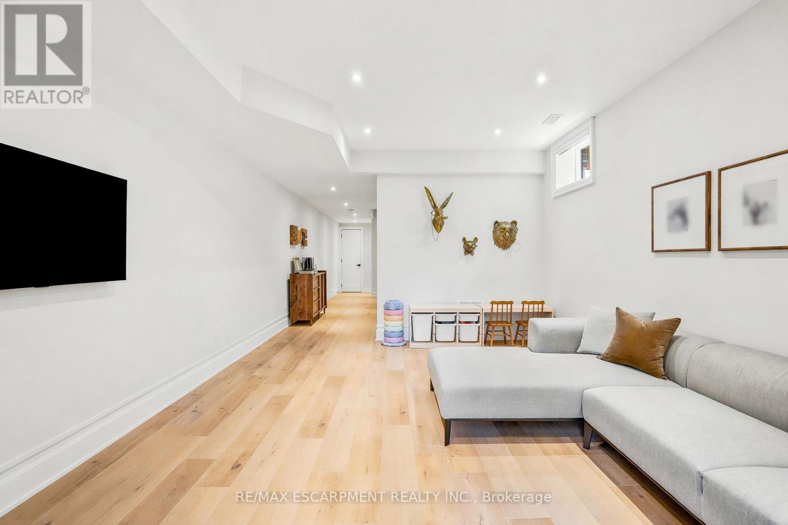 38A MAPLE AVENUE N - 35