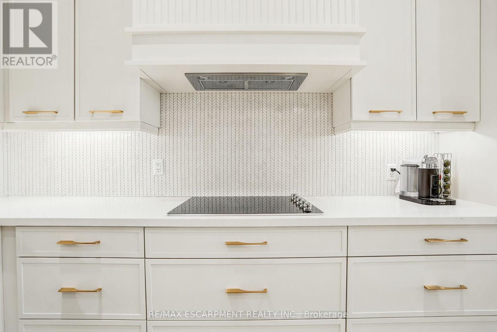 38A MAPLE AVENUE N - 9