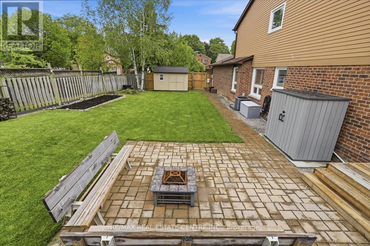 315 WOODLAWN CRESCENT - 43