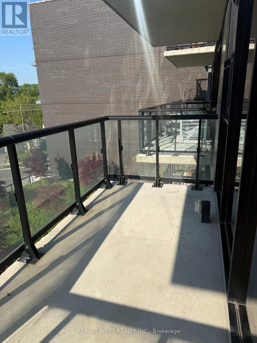 #407 7 SMITH CRESCENT - 21