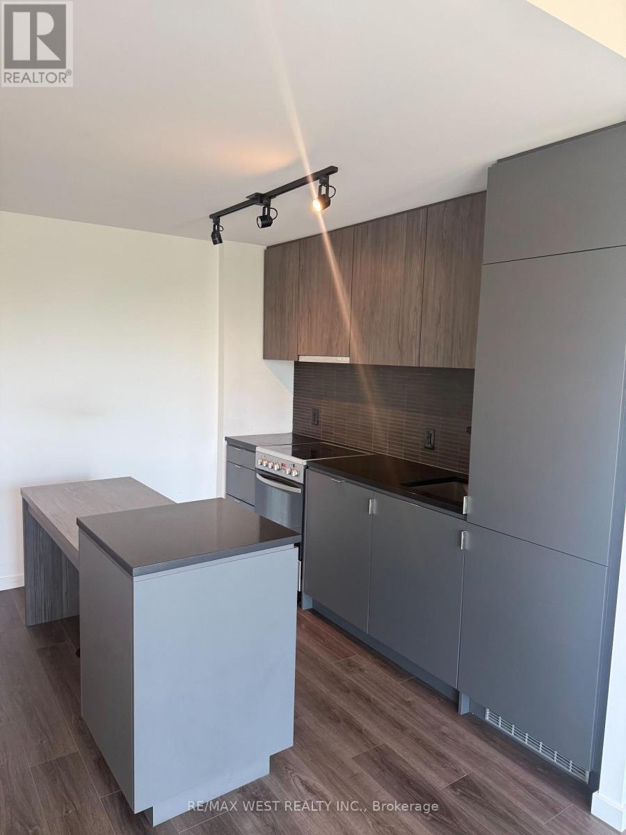 #407 7 SMITH CRESCENT - 5