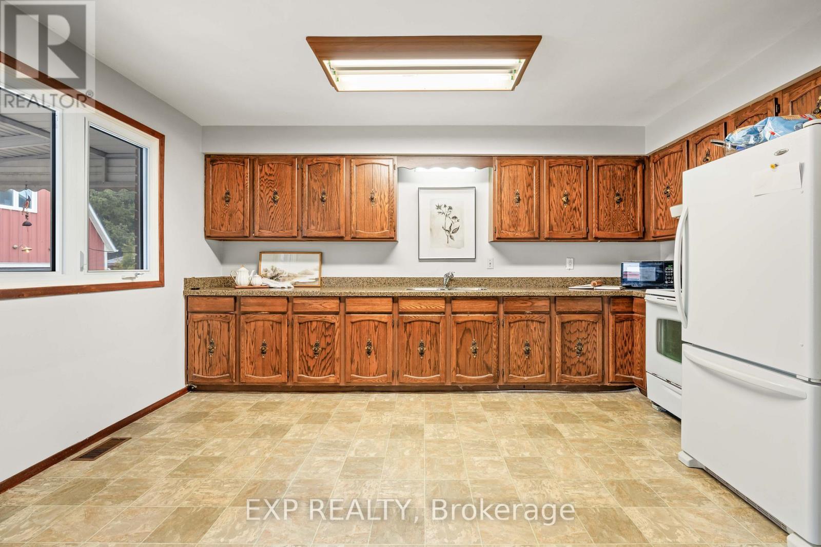 308 JOHN STREET S - 10