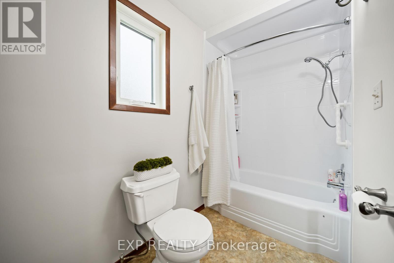 308 JOHN STREET S - 18