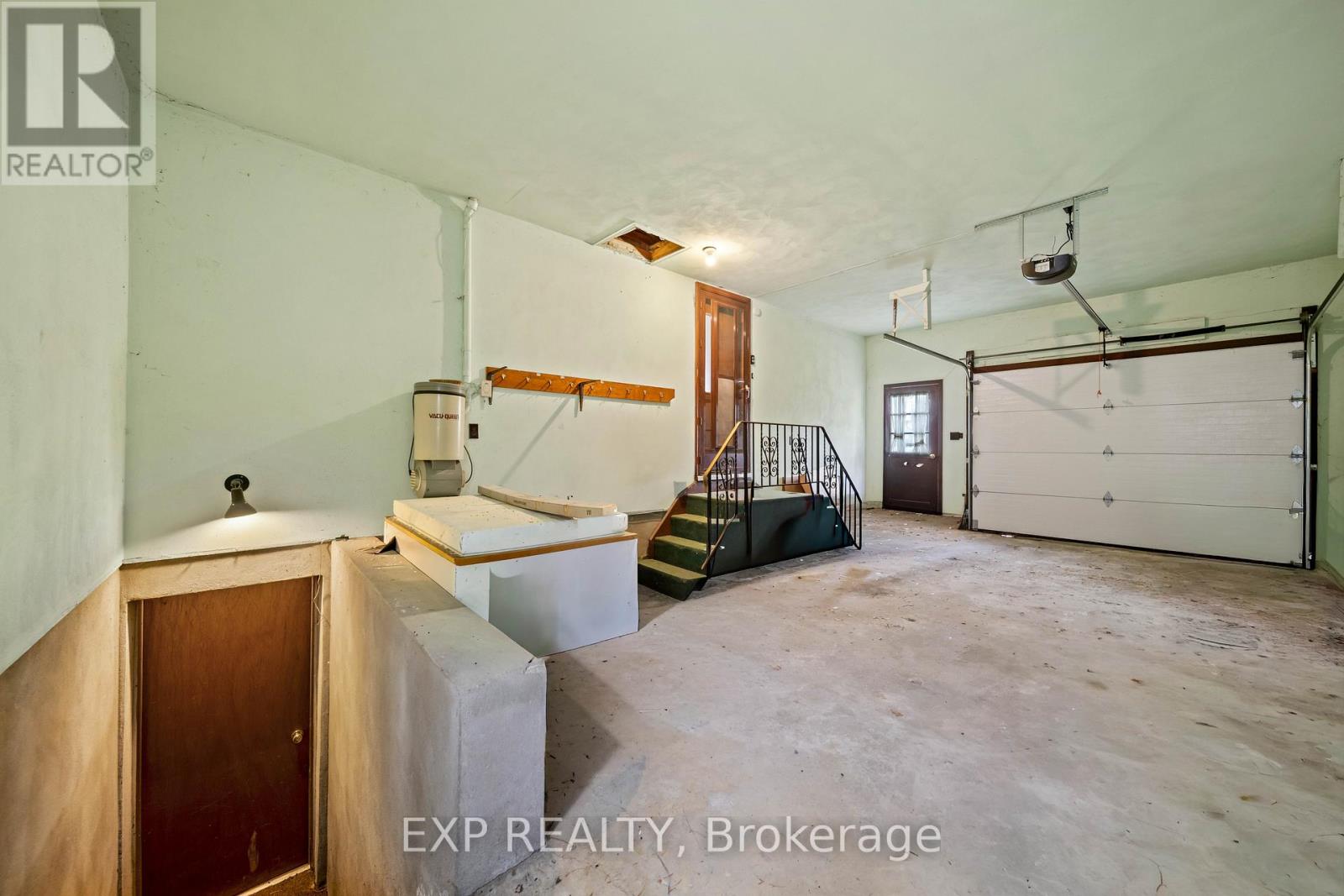 308 JOHN STREET S - 30