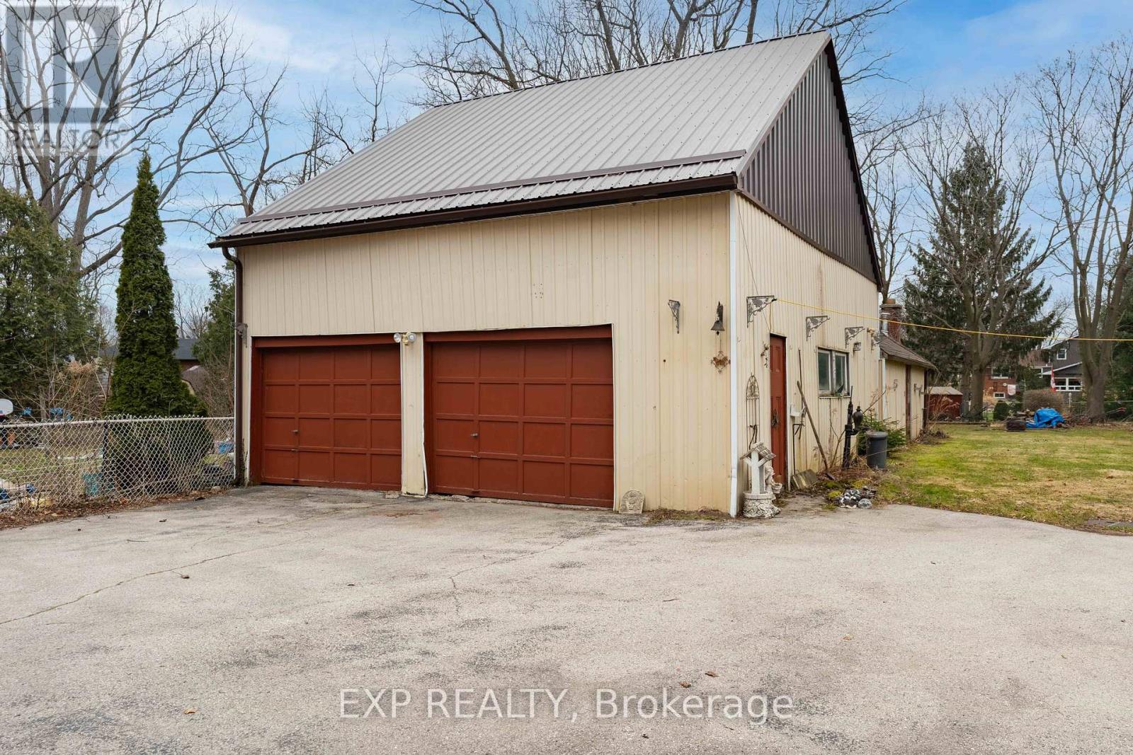 308 JOHN STREET S - 37