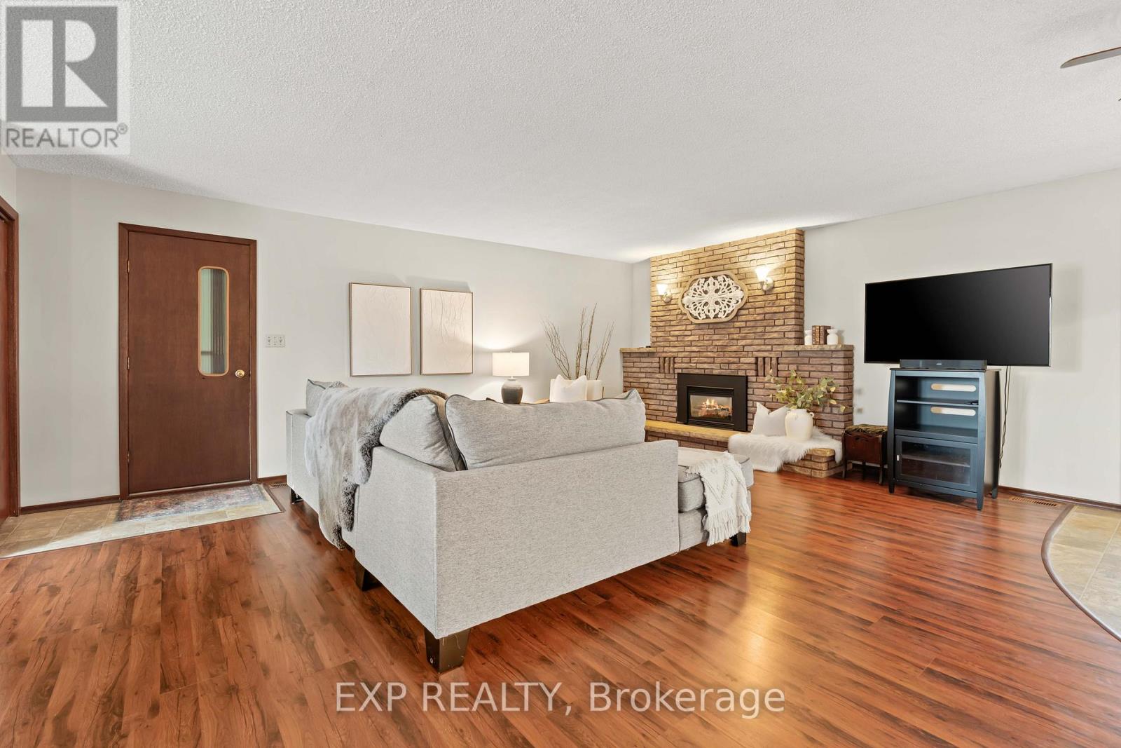 308 JOHN STREET S - 5