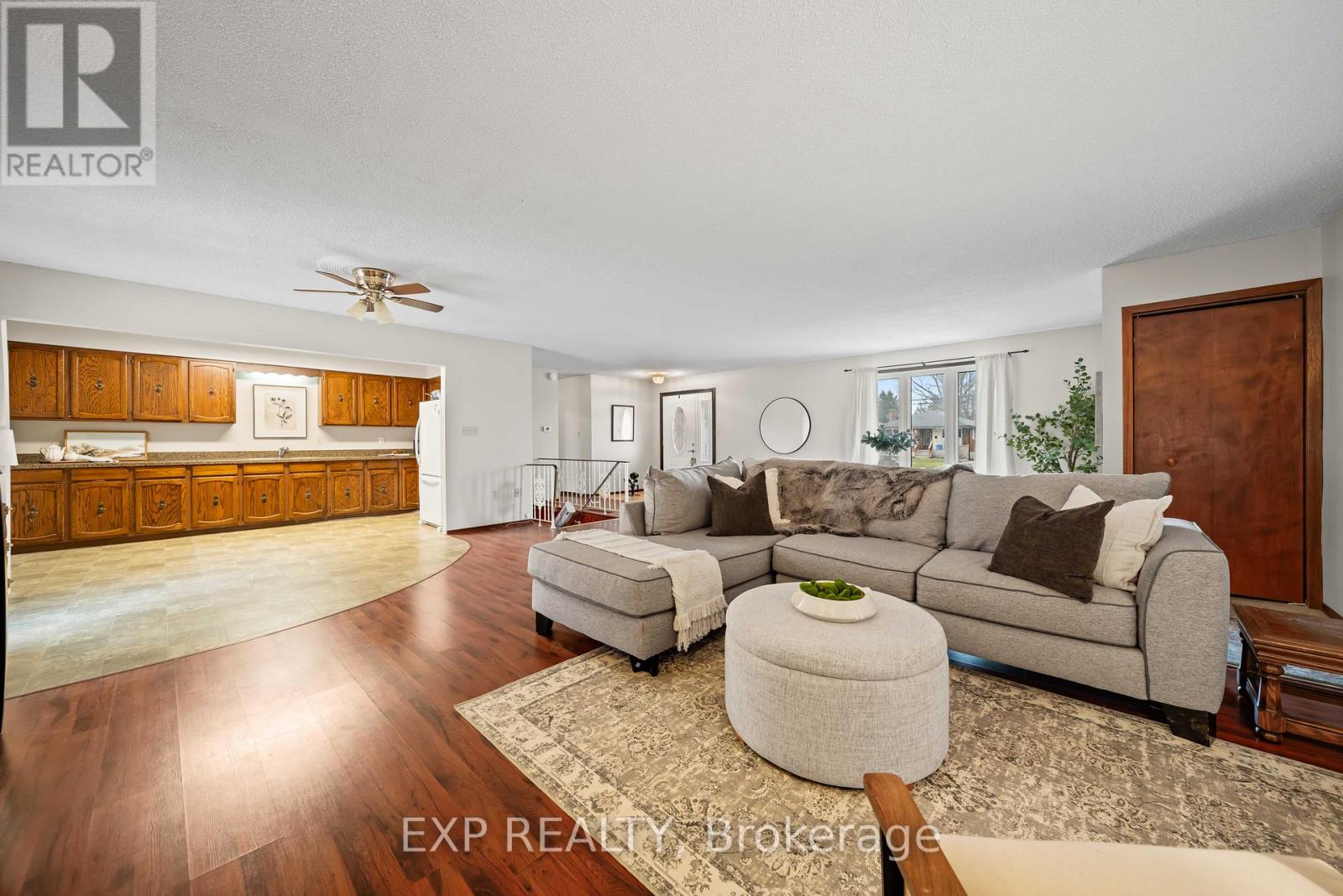 308 JOHN STREET S - 8
