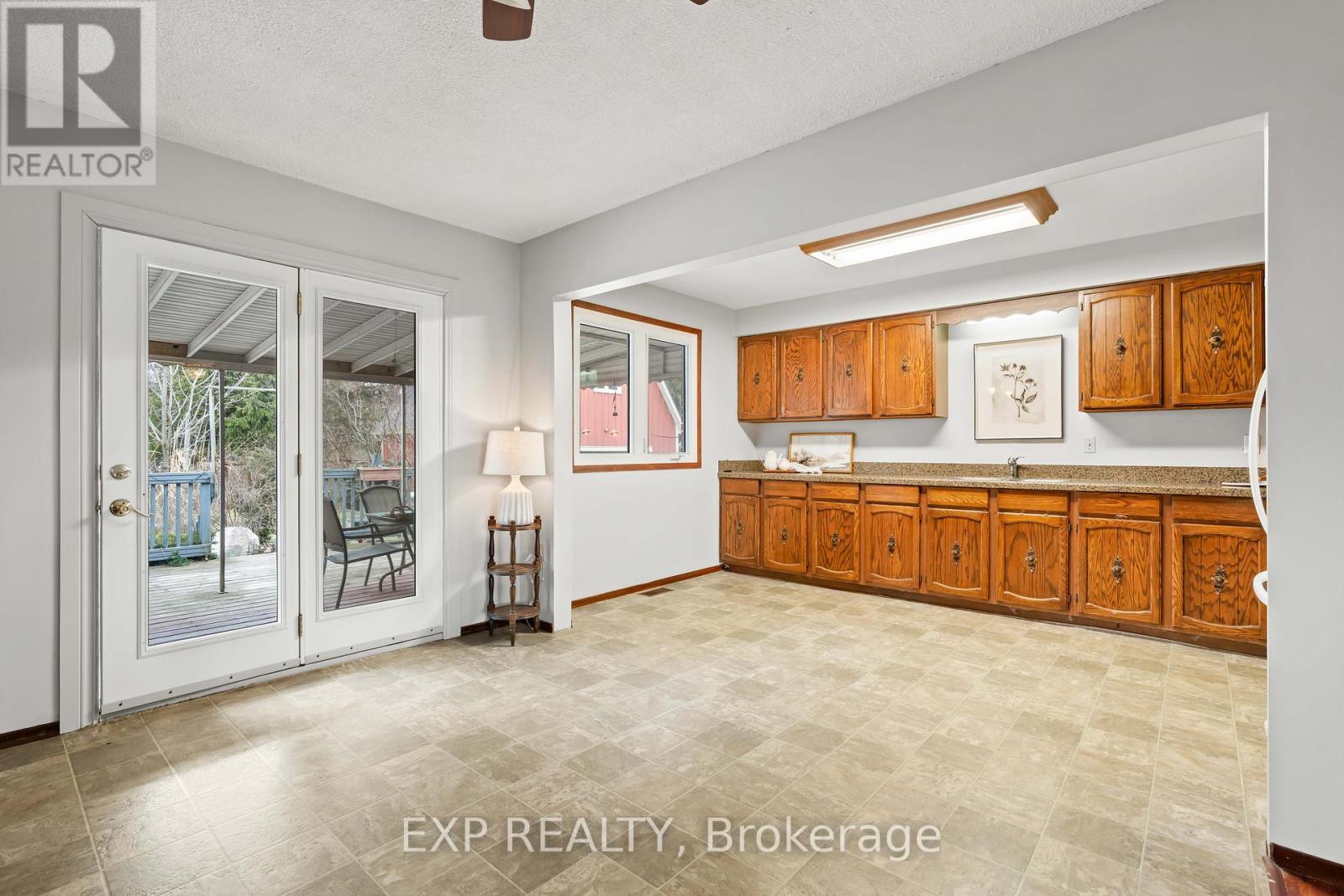 308 JOHN STREET S - 9