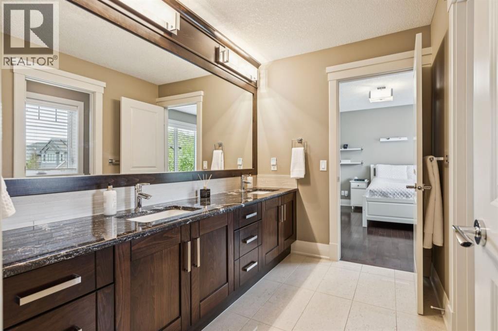 Jack & Jill bath