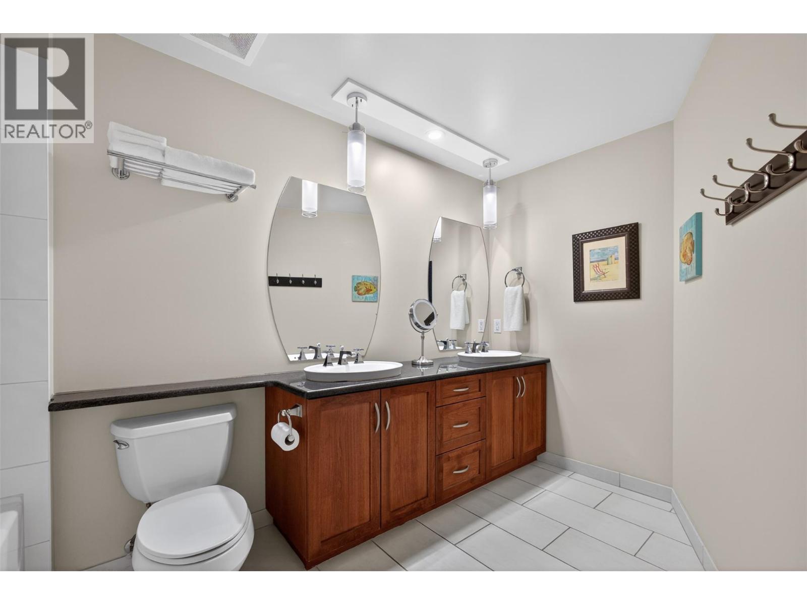 #101 2901 Abbott Street - 25