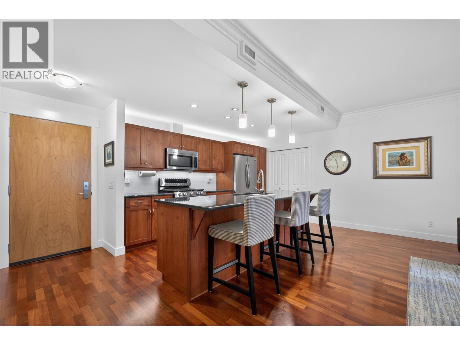 #101 2901 Abbott Street - 14