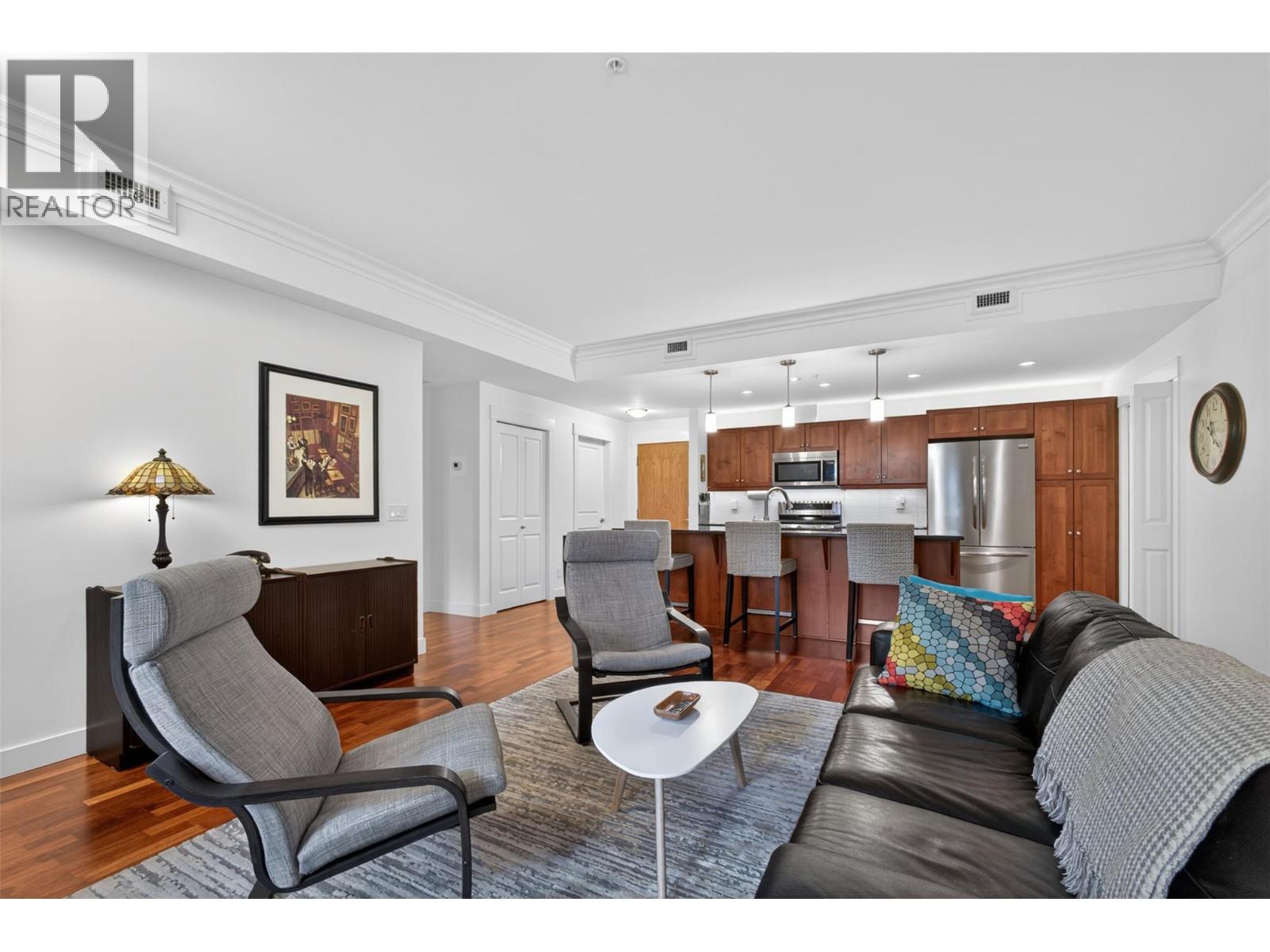 #101 2901 Abbott Street - 15