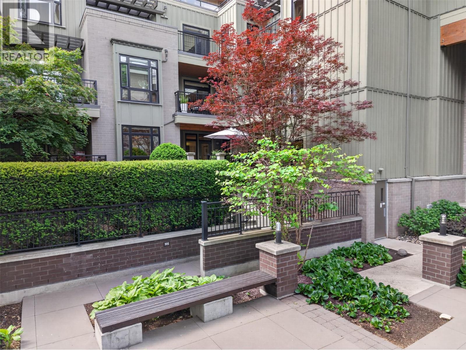 #101 2901 Abbott Street - 29