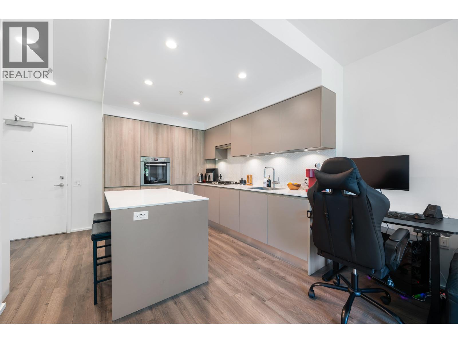 202 3809 EVERGREEN PLACE, Burnaby