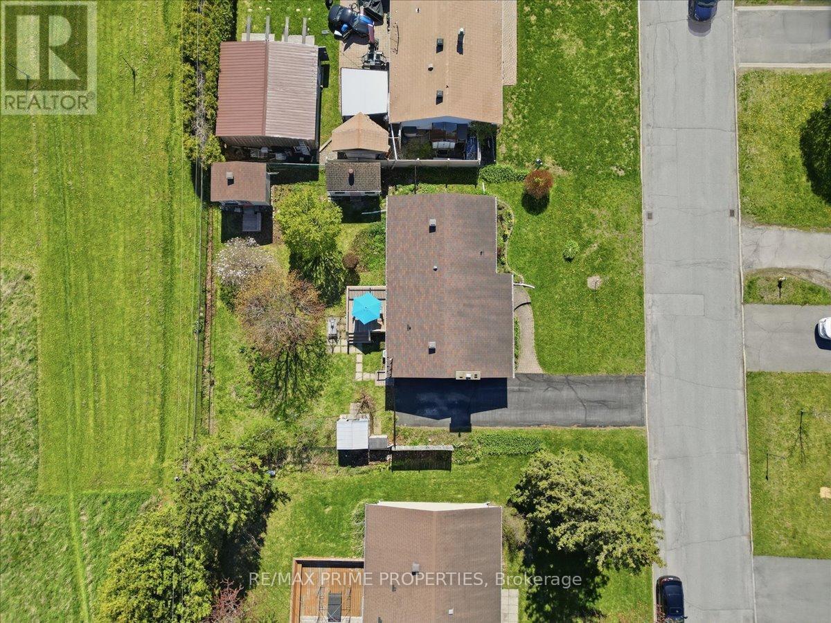 28 GLENMANOR DRIVE - 34
