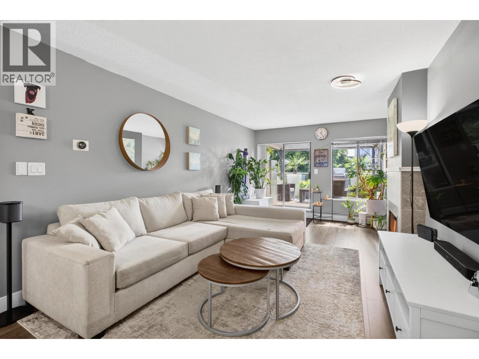 202 812 MILTON STREET, New Westminster
