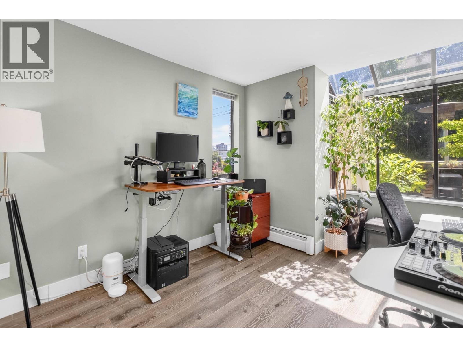 202 812 MILTON STREET, New Westminster