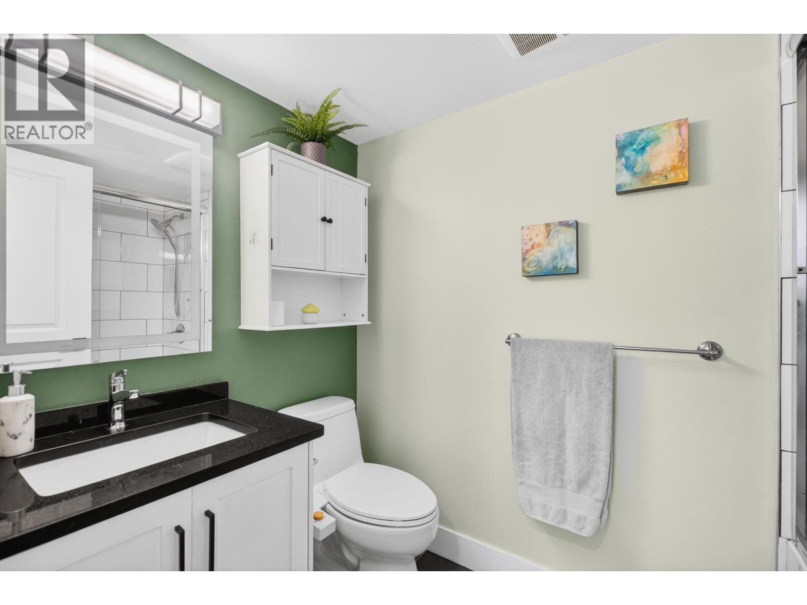 202 812 MILTON STREET, New Westminster