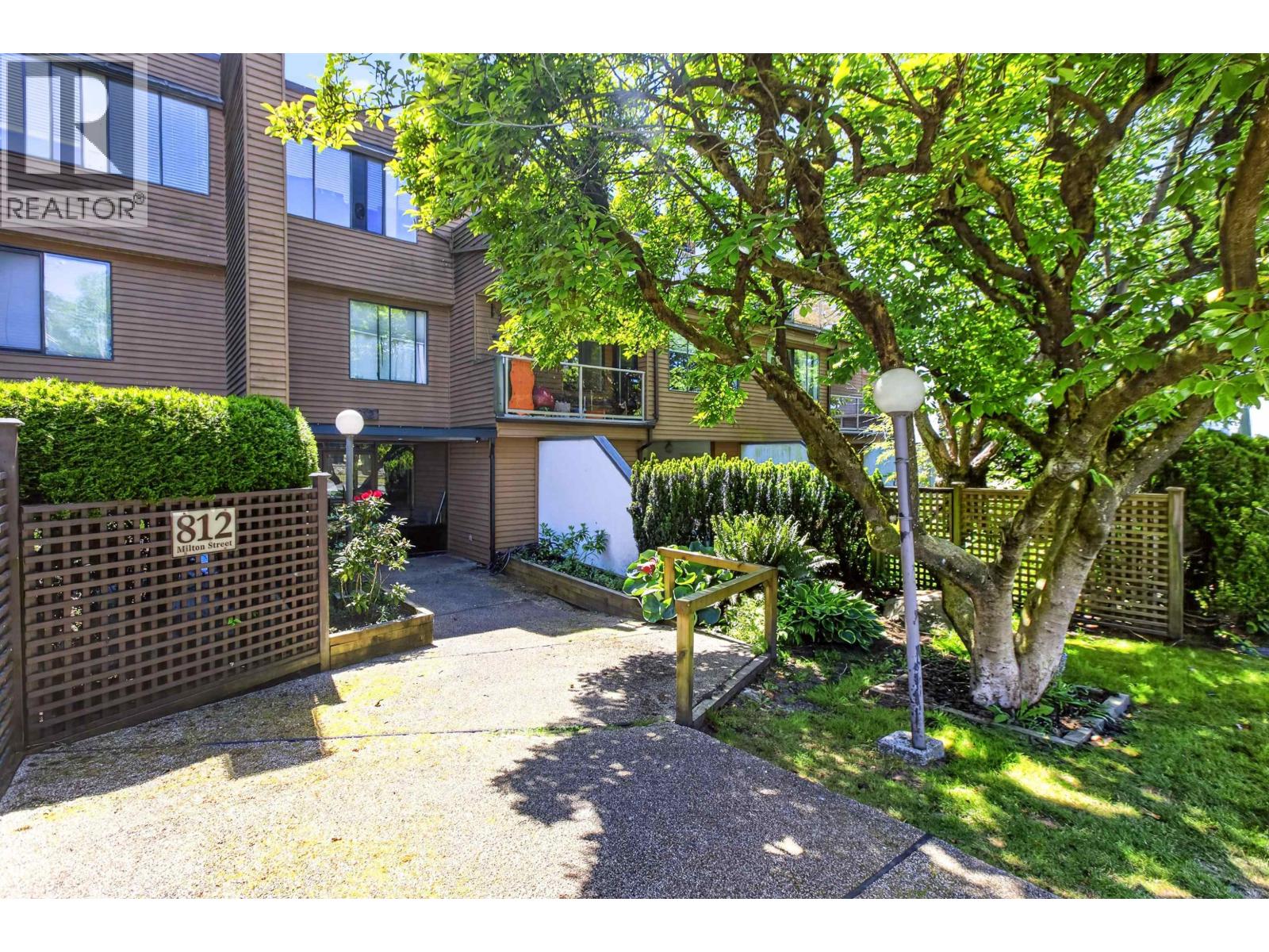 202 812 MILTON STREET, New Westminster
