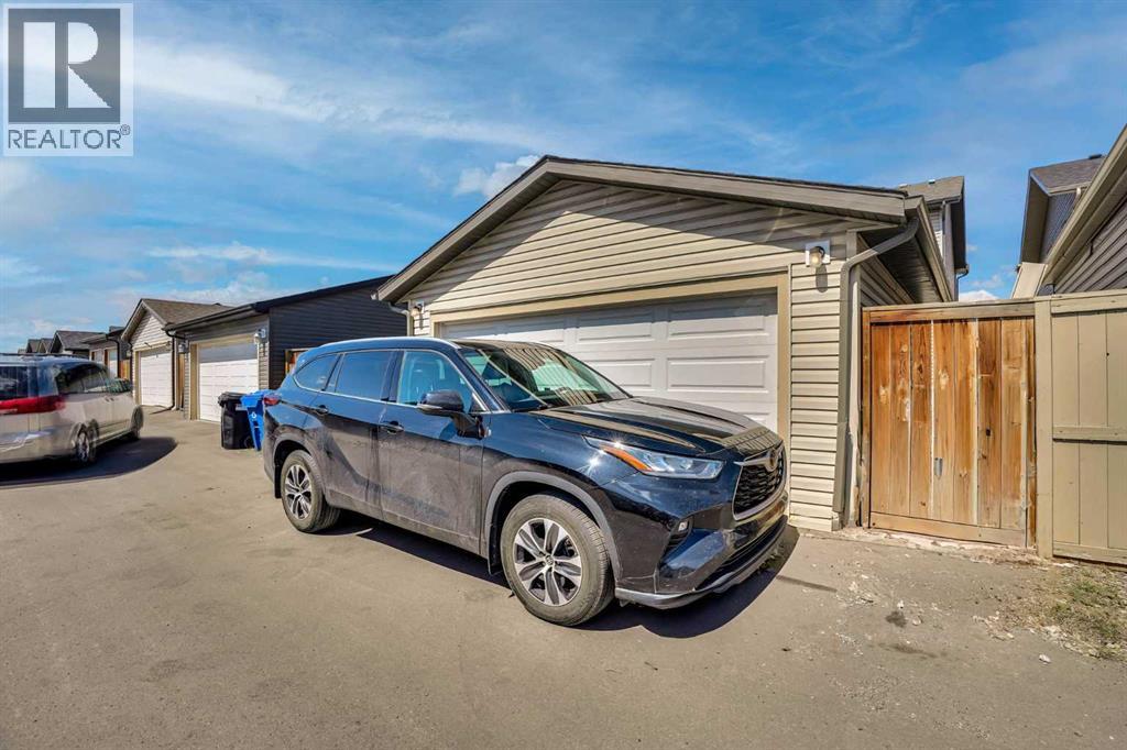 197 Skyview Springs Crescent NE - 42