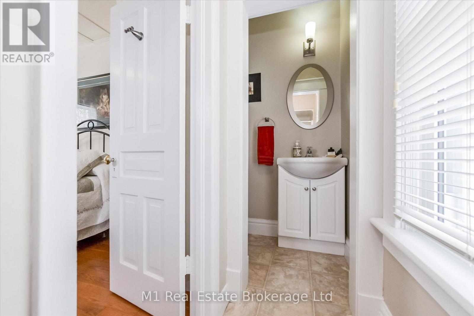 119 JOHN STREET W - 22