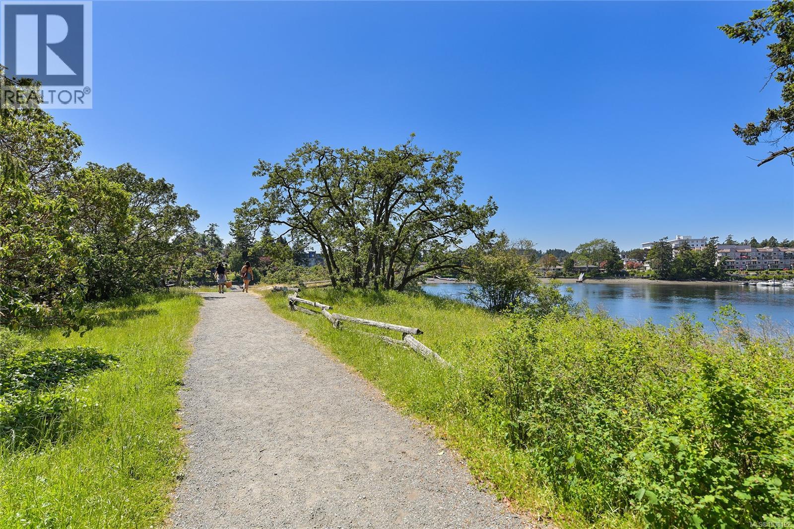 #105 81 Gorge Rd W - 12
