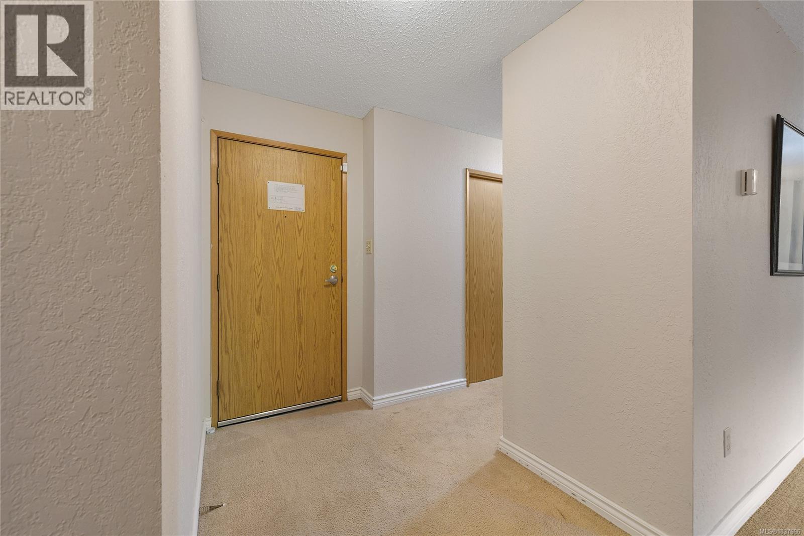 102 75 Gorge Rd W, Saanich
