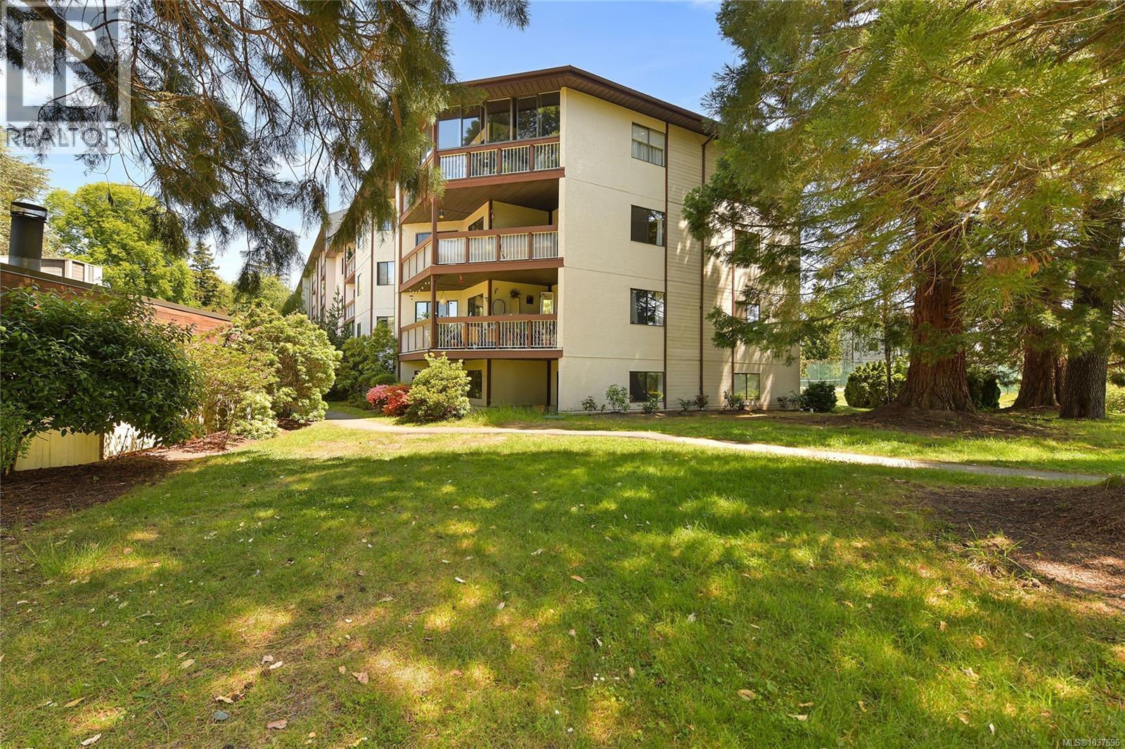 102 75 Gorge Rd W, Saanich