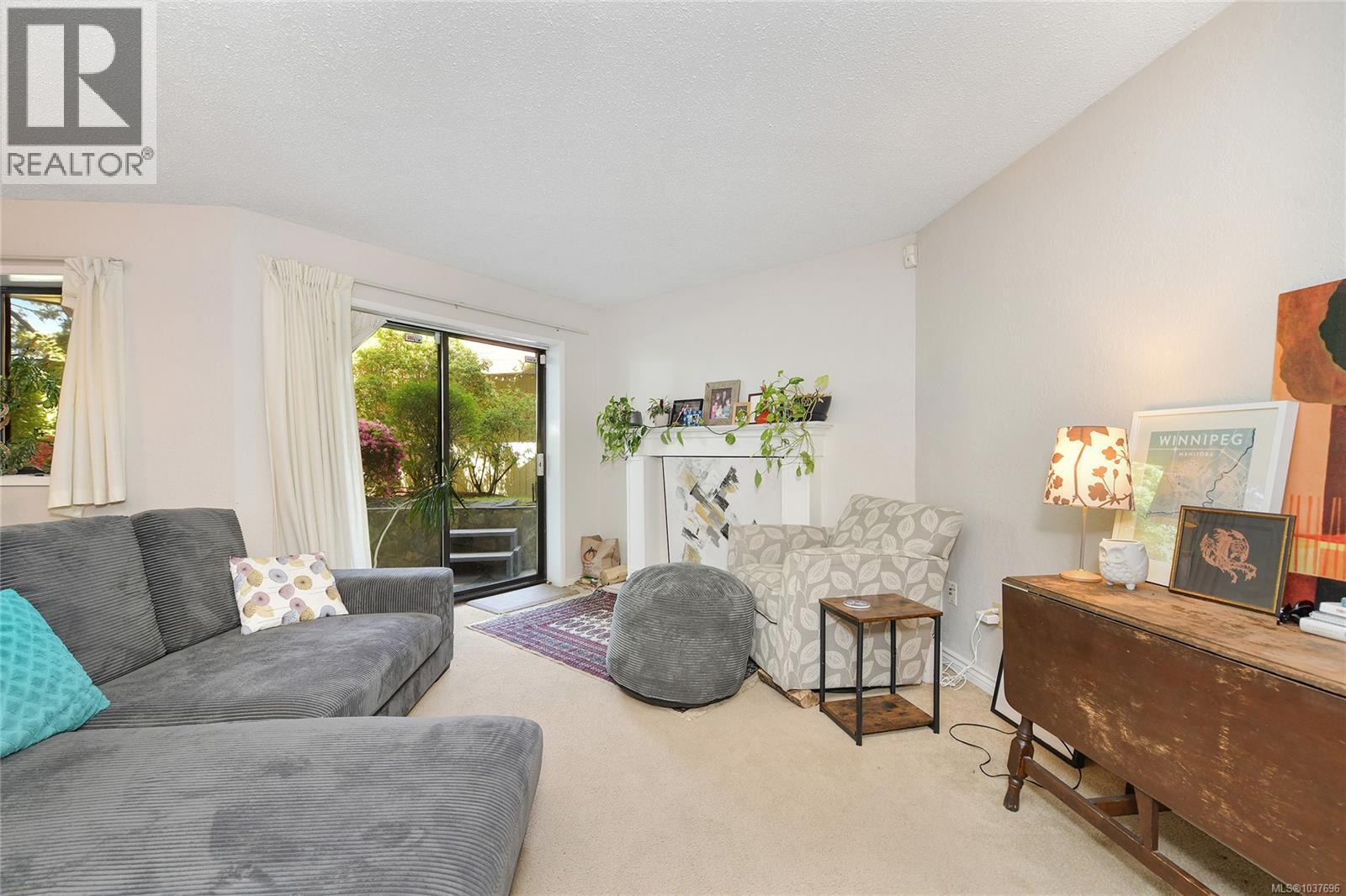 102 75 Gorge Rd W, Saanich