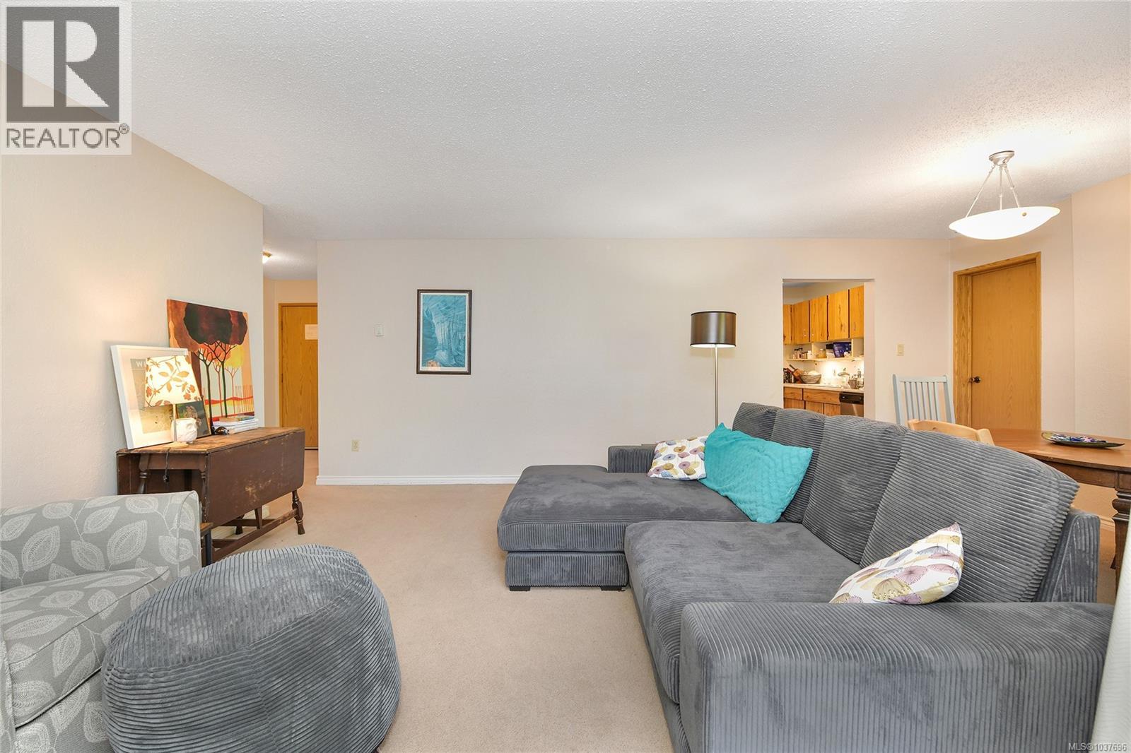 102 75 Gorge Rd W, Saanich