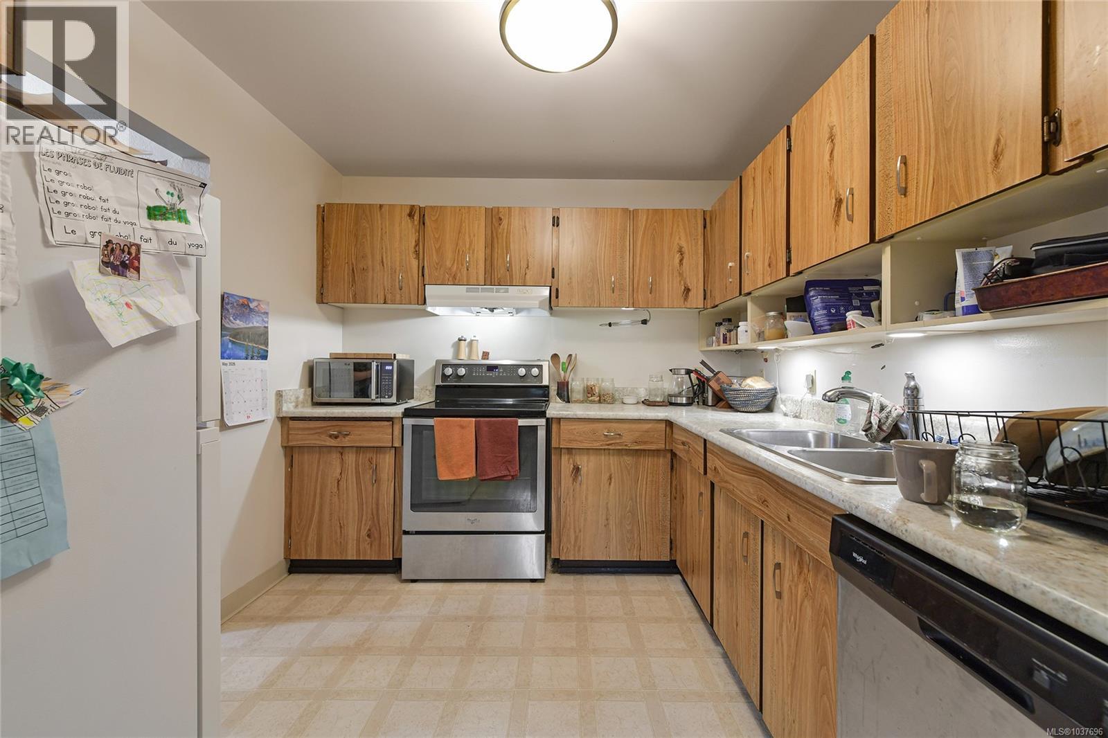 102 75 Gorge Rd W, Saanich