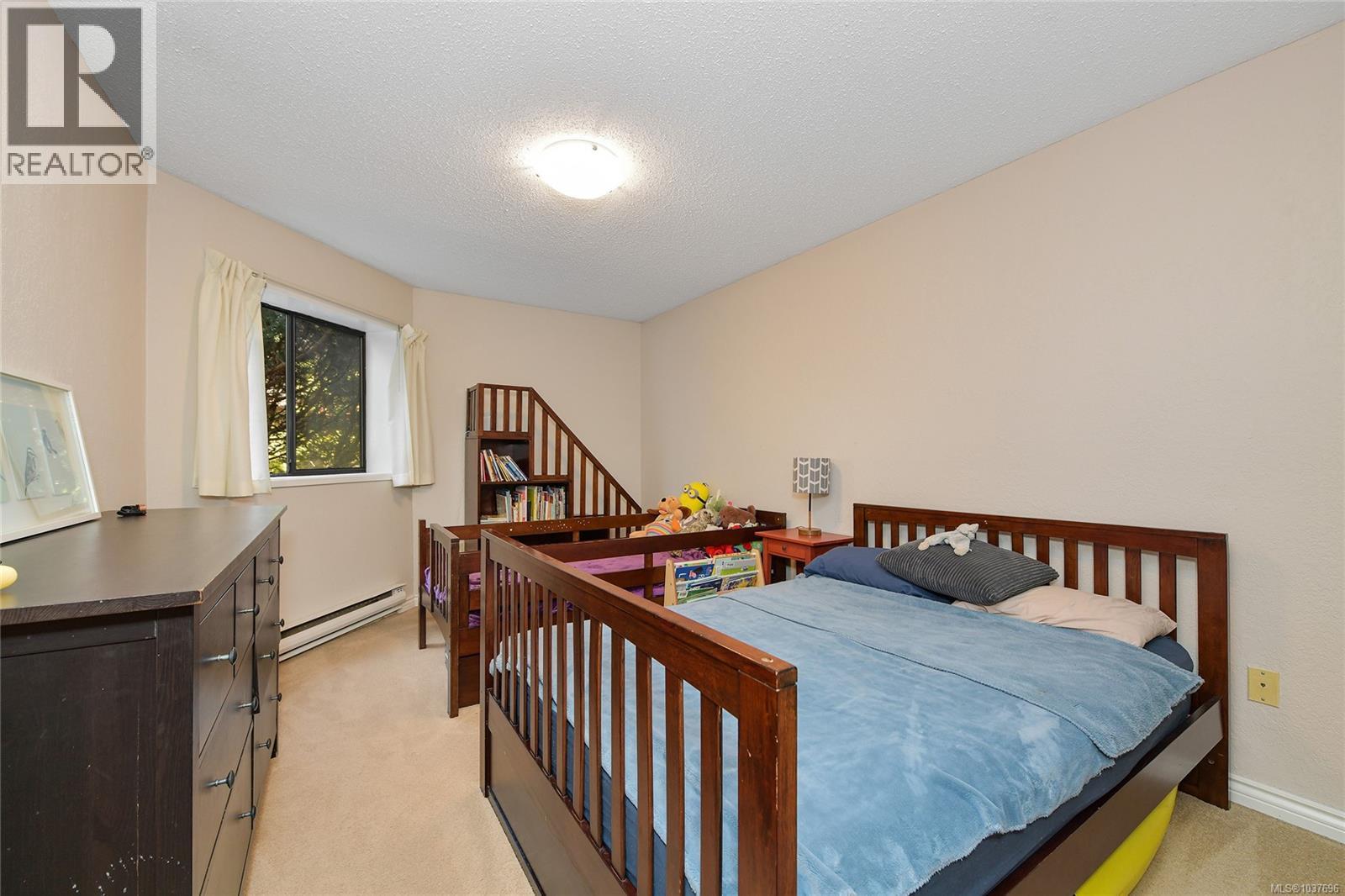 102 75 Gorge Rd W, Saanich