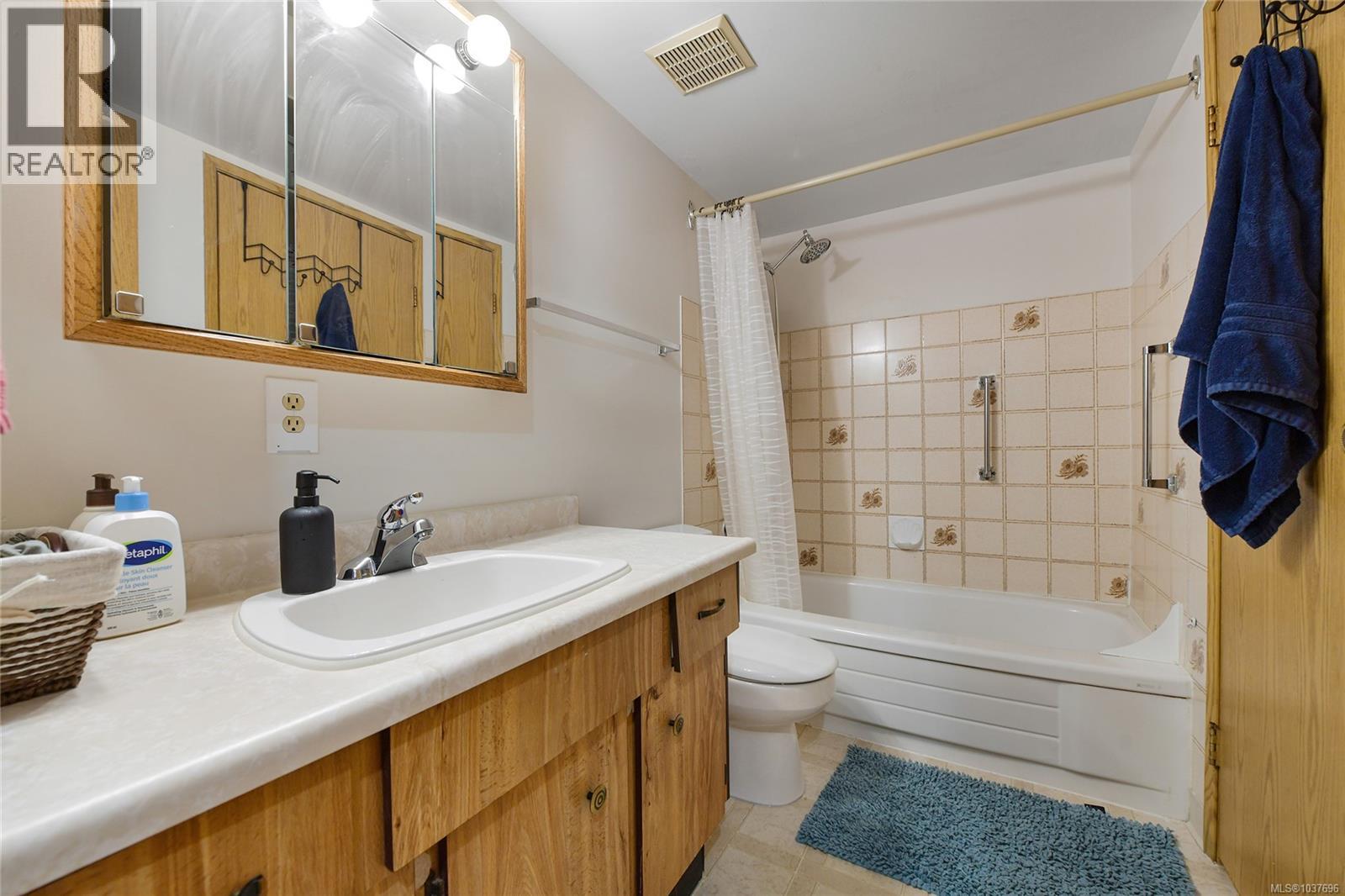 102 75 Gorge Rd W, Saanich