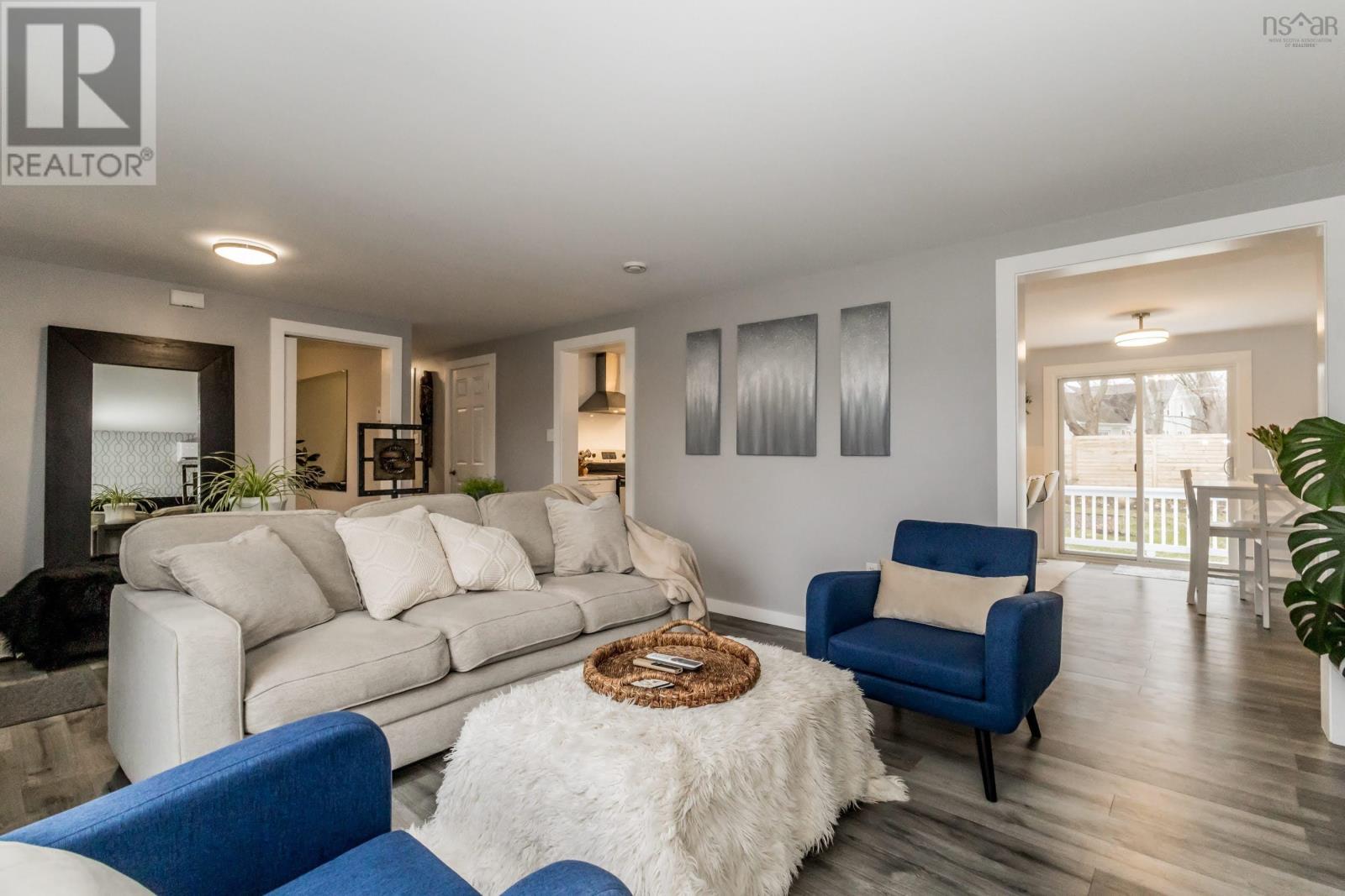 16 Hillcrest Avenue - 16