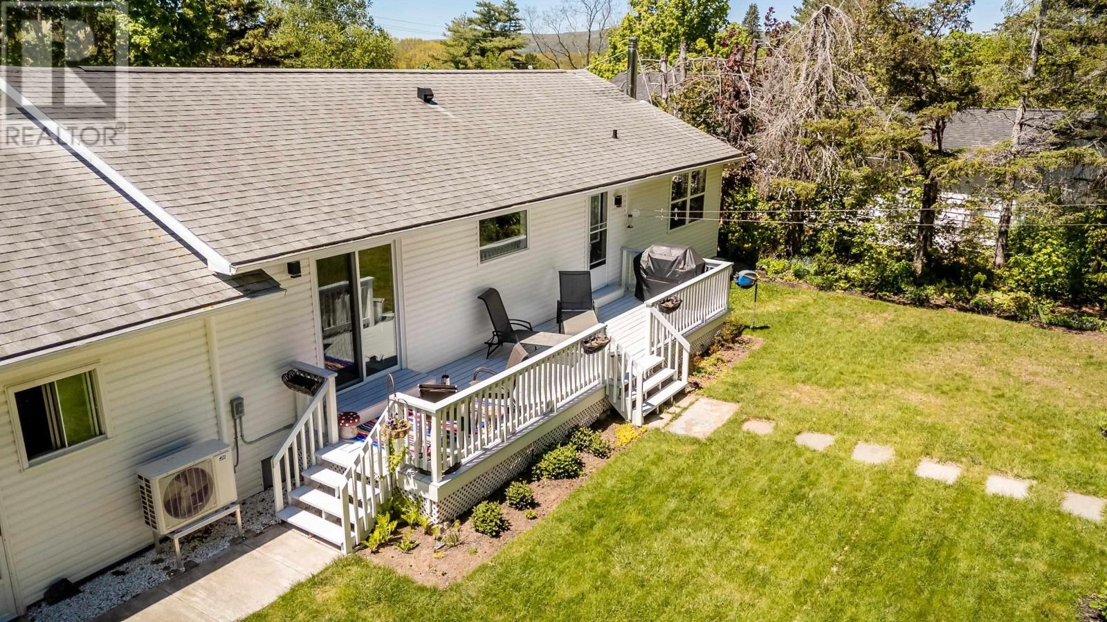 16 Hillcrest Avenue - 39