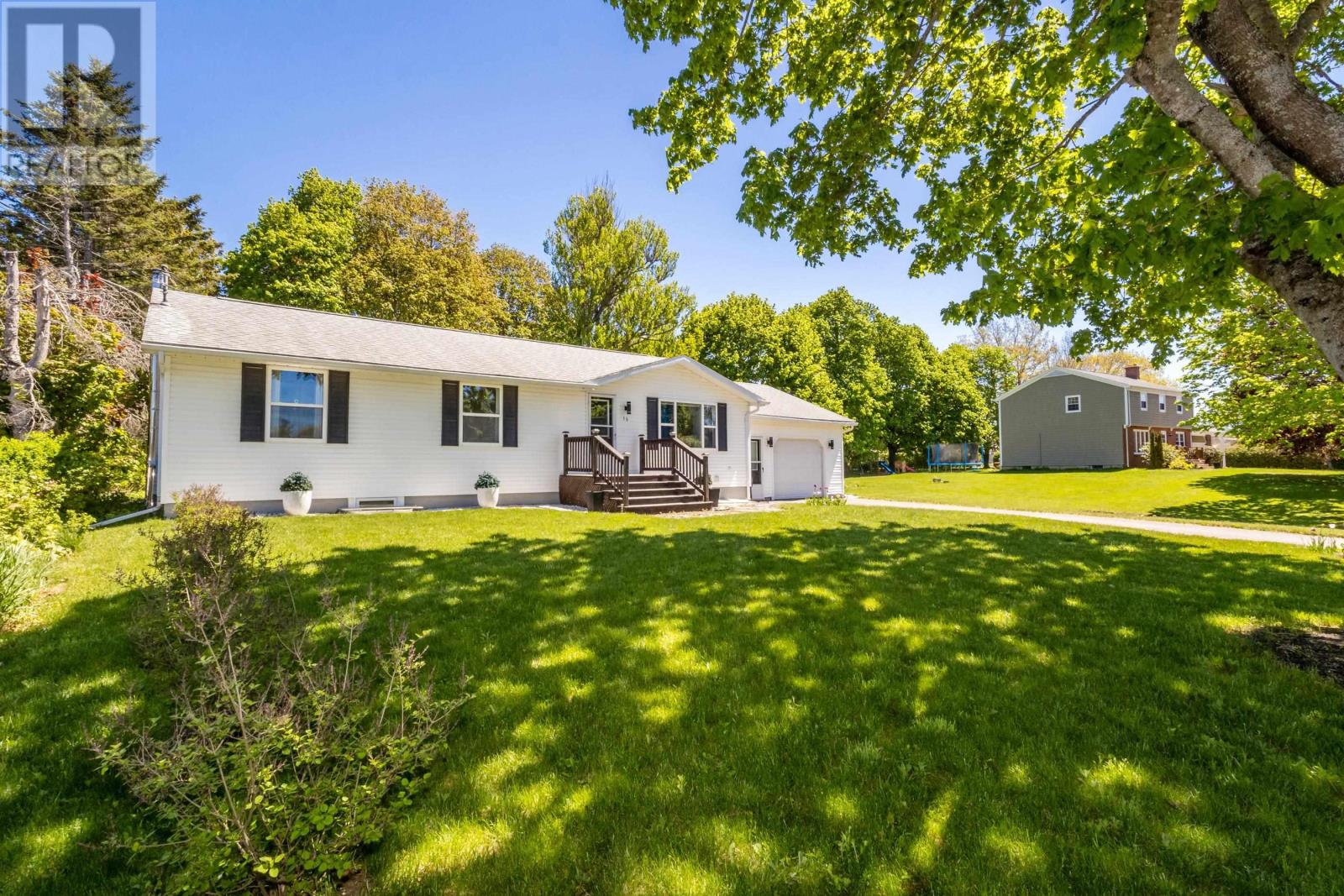 16 Hillcrest Avenue - 36