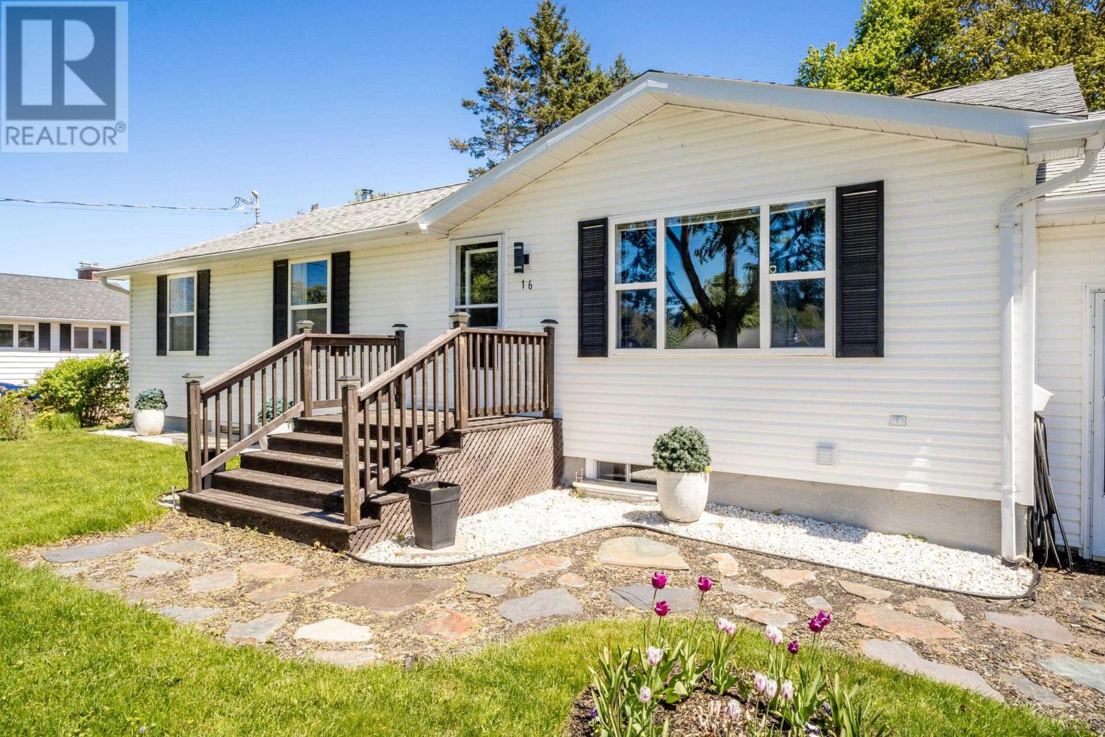 16 Hillcrest Avenue - 4