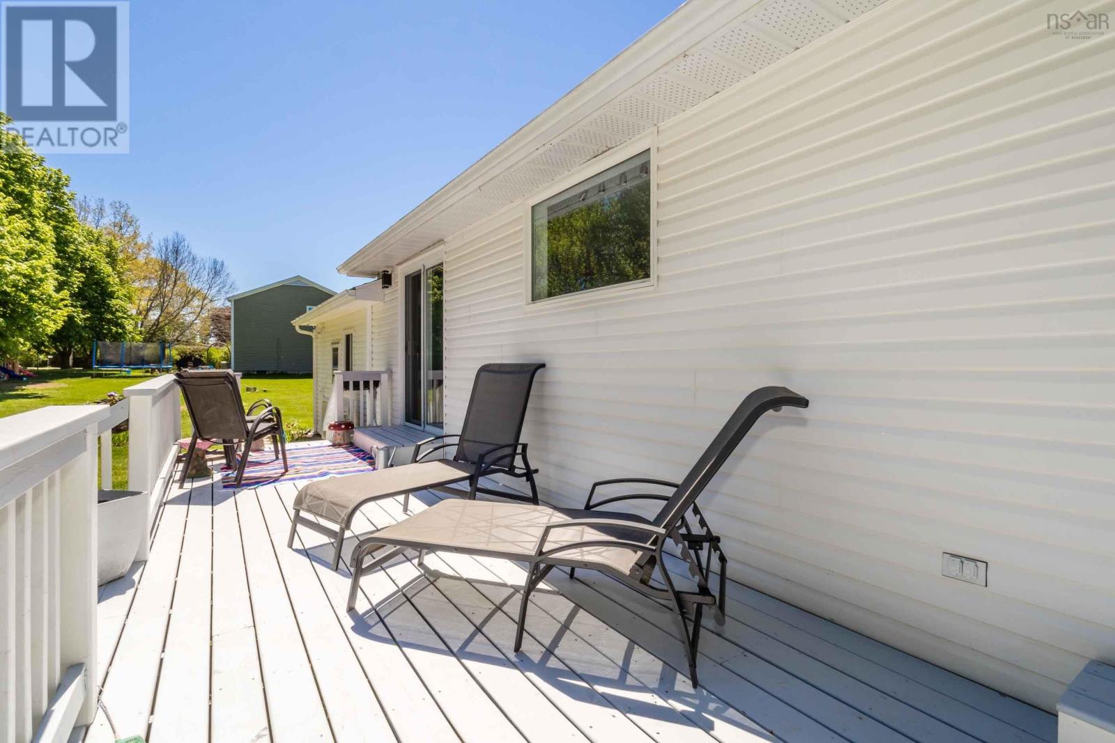 16 Hillcrest Avenue - 44