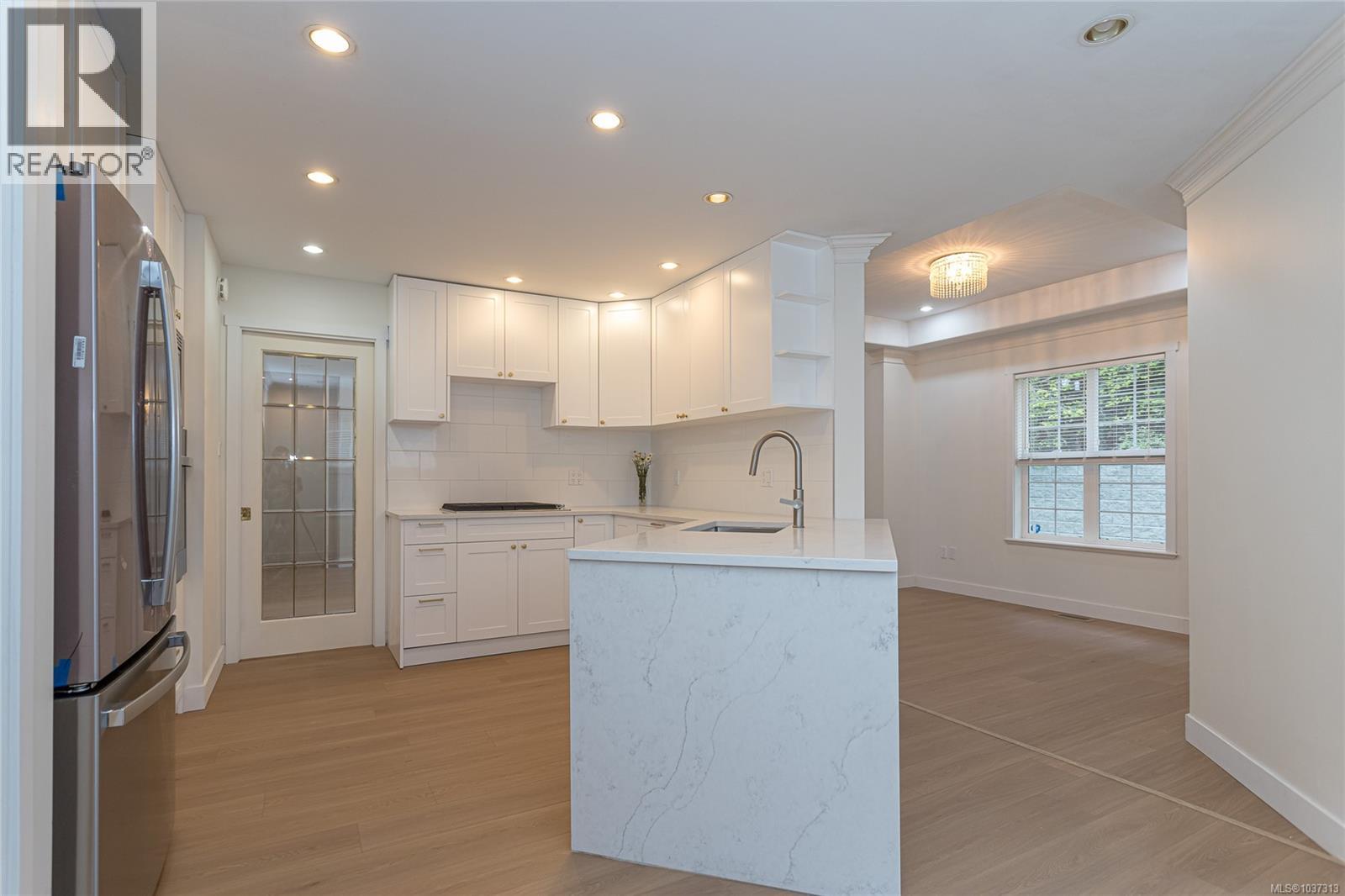 4877 Finnerty Crescent - main photo