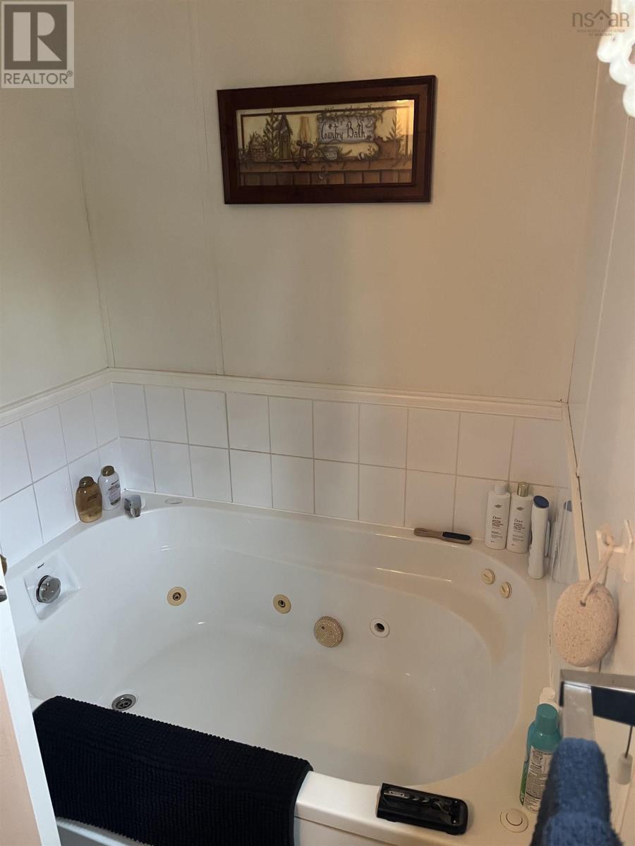 1050 Waddens Court - 16