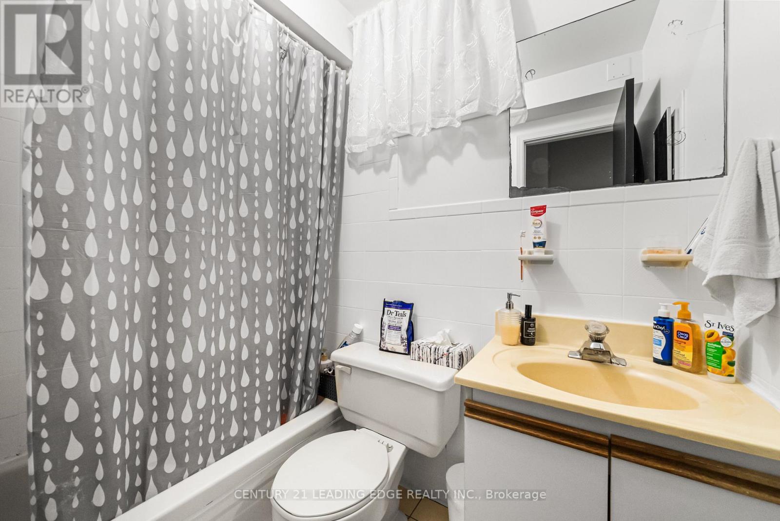 527 GLENGARRY AVENUE - 38