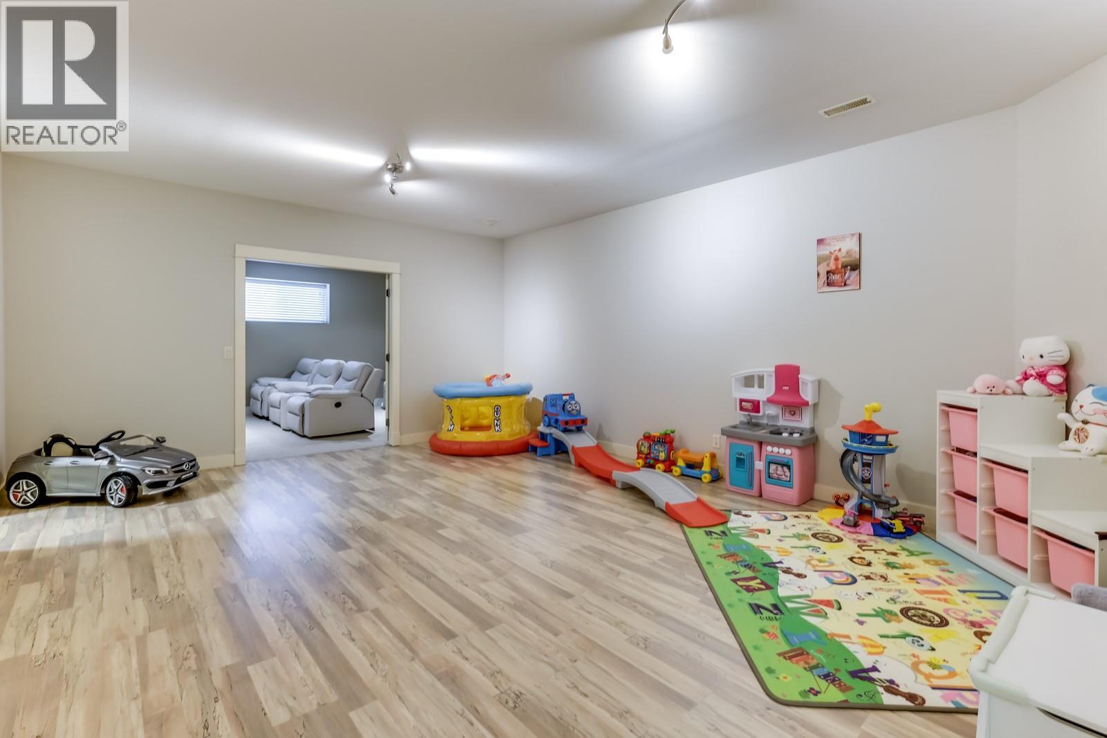 688 Almandine Court, Kelowna